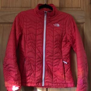 The North Face lightweight quilted puffer jacket coat coral size small EUC